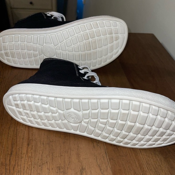 Groundies Barefoot High Top Sneakers - Picture 6 of 10